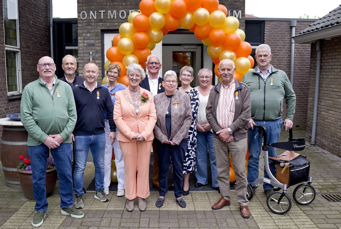 Wierden - Groepsfoto gedecoreerden - 2025.jpg