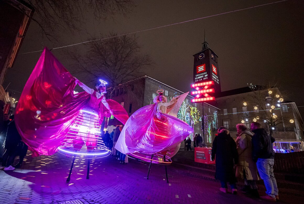 Enschede Lights Up 2024- straattheater-Emiel Muijderman.jpg
