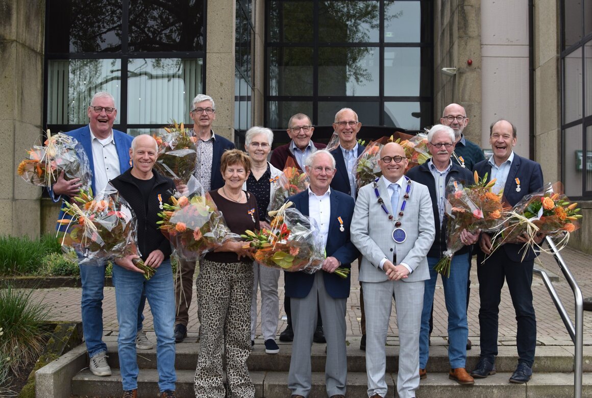 Groepsfoto lintjesregen gemeente Tubbergen.jpg