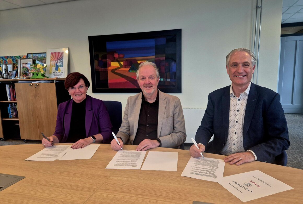 Ondertekening samenwerkingsovereenkomst .jpg