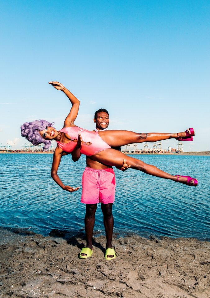 1_MID_staand_Let's Go Barbie_Maas theater en dans_©Hilde Harshagen.jpg